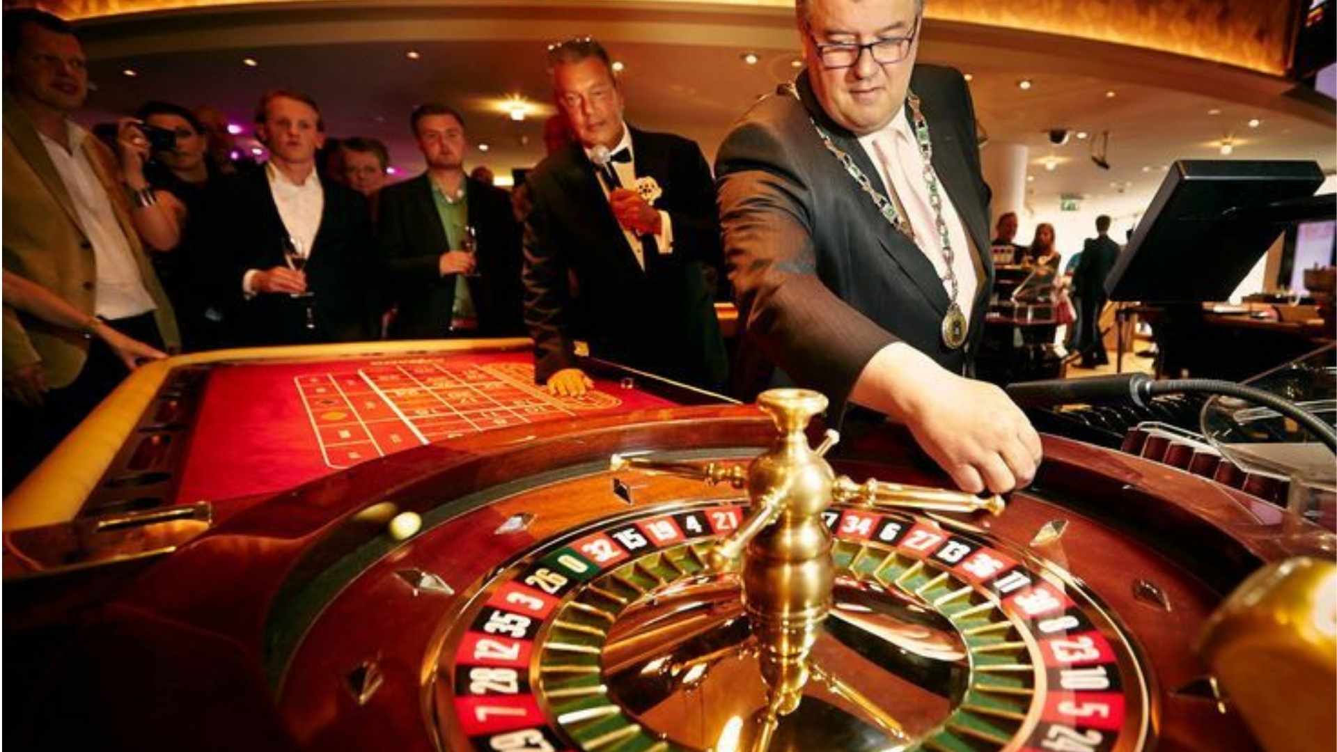 How to Analyze Risk Before Committing to a Solitaire Move